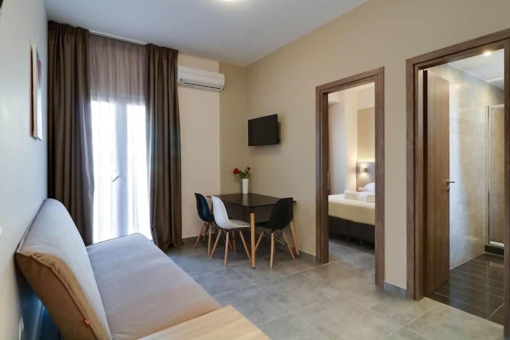 Hotel Continent Gagra Exterior photo
