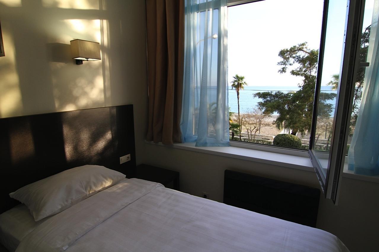 Hotel Continent Gagra Exterior photo